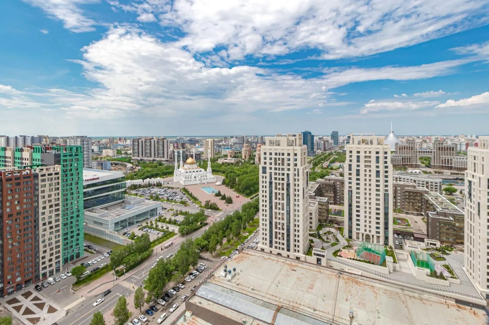Очень Красивый Вид На Ночной Город В Самом Центре Столицы Nur-Sultan