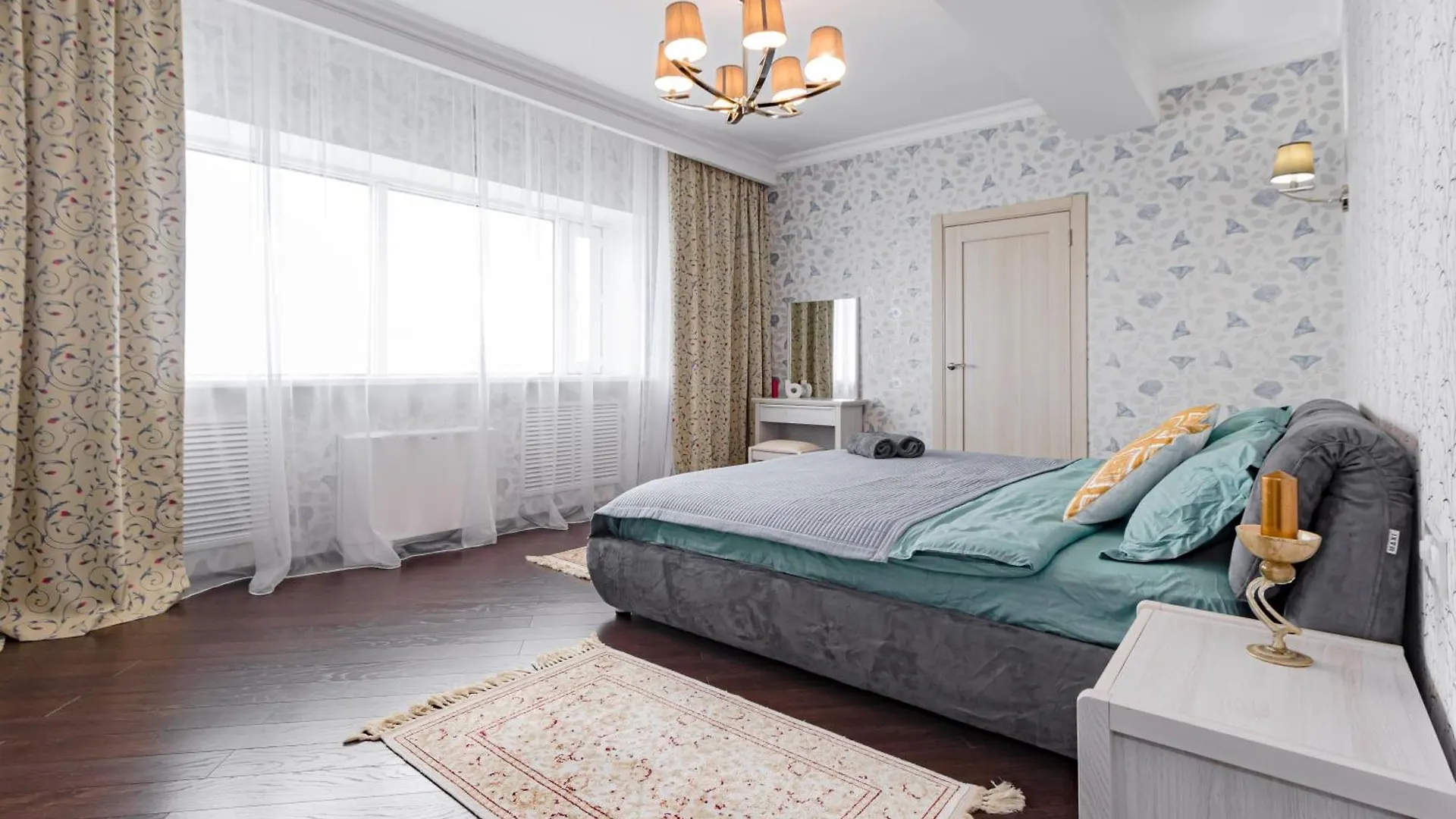 Очень Красивый Вид На Ночной Город В Самом Центре Столицы Nur-Sultan  Apartment