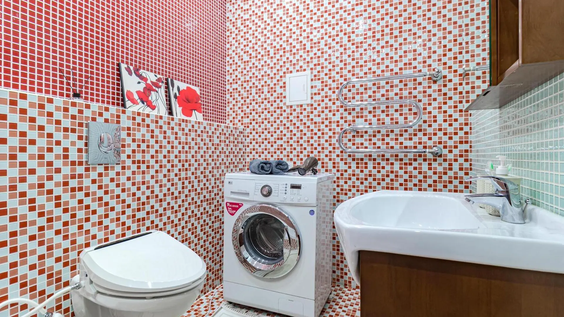 Очень Красивый Вид На Ночной Город В Самом Центре Столицы Nur-Sultan  Apartment